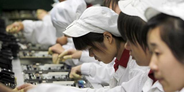 苹果公司承认学生工人加班组装iPhoneX：他们是自愿的